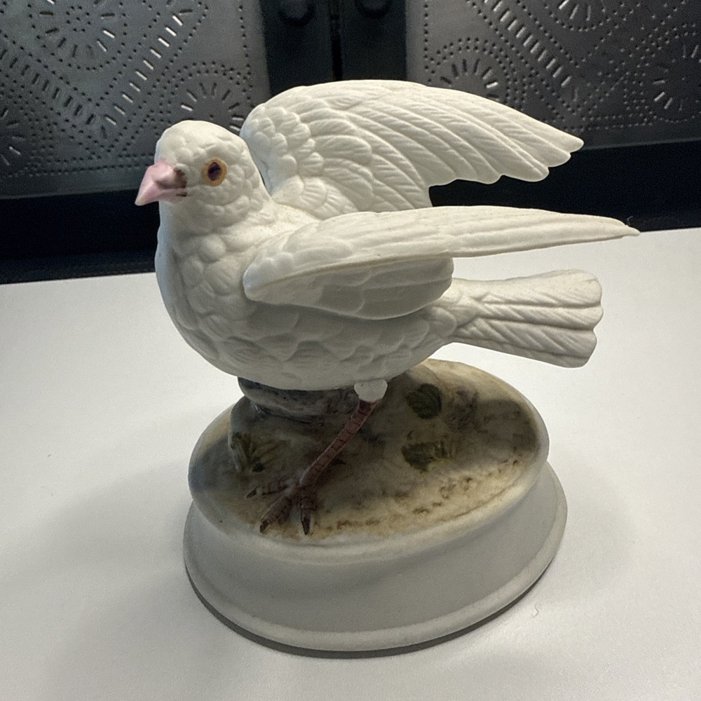 Vintage Gorham White Doves Porcelain Music Box Made in Japan 1970s